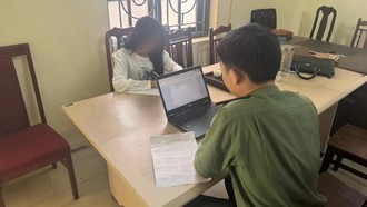 Phòng An ninh mạng và phòng, chống tội phạm sử dụng công nghệ cao (Công an tỉnh) vừa tiến hành làm việc với L.T.C. Nguồn ảnh: Công an Hưng Yên