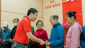 SABECO tặng 500 phần quà “Chung vị tết Việt” cho người dân Hải Phòng và Quảng Trị