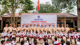 Cảnh sát Giao thông Hà Nội "về nguồn", trao yêu thương cho vùng khó khăn Tuyên Quang