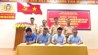 Quảng Trị: Nâng cao văn hóa giao thông trong doanh nghiệp vận tải qua hoạt động tuyên truyền, ký cam kết chấp hành pháp luật