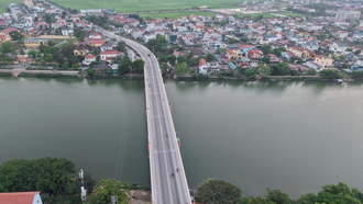 Dòng Kiến Giang gắn bó với đời sống người dân địa phương bao đời nhưng cũng là nơi xảy ra những vụ đuối nước thương tâm. (Ảnh: Hoàng Anh)