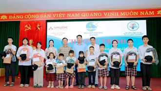 Chương trình “Mẹ đỡ đầu - Kết nối yêu thương” được tổ chức nhằm tiếp tục lan tỏa tinh thần tương thân tương ái