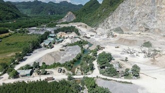 Hoạt động khai thác tại mỏ đá Thế Thịnh. (Ảnh: Hoàng Anh)