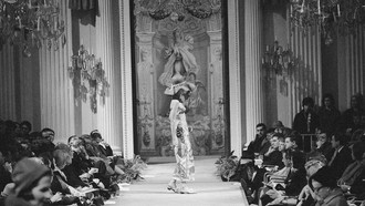 Buổi trình diễn thời trang chuyên nghiệp đầu tiên của thành phố Torino năm 1956 tại Palazzo Saluzzo di Paesana