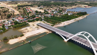 Việc hoàn thành công tác giải phóng mặt bằng là tiền đề quan trọng để chủ đầu tư và các đơn vị thi công tập trung nguồn lực, đẩy nhanh tiến độ hoàn thiện các hạng mục còn lại của dự án. (Ảnh: Hoàng Anh)