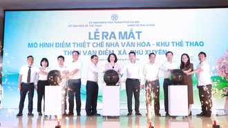 Nghi thức bấm nút công bố vận hành thí điểm mô hình tổ chức hoạt động tại Nhà văn hóa - Khu thể thao thôn Vạn Điểm