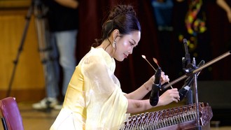 "36 Khúc tình yêu" ngân vang qua cây đàn Tam thập lục 