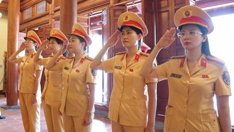 Nữ CSGT Thủ đô viết tiếp truyền thống vẻ vang của phụ nữ Việt Nam