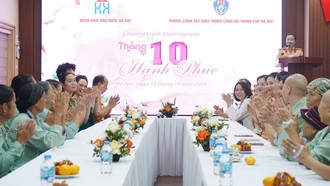 Tháng 10 với nhiều hoạt động ý nghĩa vì cộng đồng của nữ chiến sĩ Công an Thủ đô.
