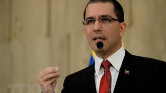 Ngoại trưởng Venezuela Jorge Arreaza tại một cuộc họp báo ở Caracas. (Nguồn: AFP/TTXVN)
