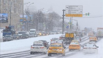 Bão tuyết lịch sử ở Moskva gây tê liệt giao thông