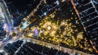 Công viên số 1 Lý Thái Tổ tạo ra một “khoảng lặng xanh” giữa trung tâm siêu đô thị TP HCM