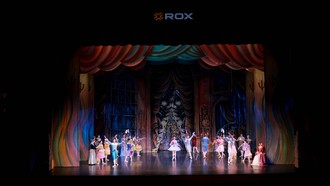 Đêm 25/3/2026, các nghệ sĩ Russian State Ballet cùng Dàn nhạc Giao hưởng Hà Nội, Hợp xướng Gió Xanh và Nhạc trưởng Trần Nhật Minh, đưa khán giả bước vào thế giới kỳ ảo của vở ballet kinh điển “Kẹp hạt dẻ”.