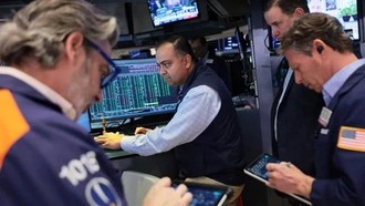 Giá dầu, chứng khoán toàn cầu biến động trái chiều theo tín hiệu đàm phán tại Trung Đông