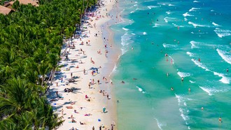 Sở hữu những bãi biển top đẹp nhất hành tinh, Phú Quốc ngày càng nhộn nhịp du khách.