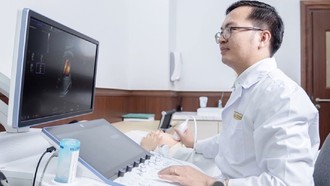 BSCKII Võ Tá Sơn có kinh nghiệm chuyên sâu thực hiện các ca can thiệp bào thai phức tạp.