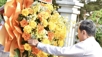Chủ tịch Quốc hội Trần Thanh Mẫn dâng hương tại Di tích lịch sử văn hóa quốc gia Dinh quận Hóc Môn