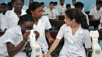 Cuba bãi bỏ kỳ thi tuyển sinh Đại học và kết thúc sớm năm học