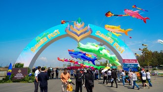 Du khách dự Paradise Summer Fest Cần Giờ: “Tận mắt chứng kiến quy mô mới thấy đây thật sự là một dự án vĩ đại”