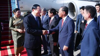 Thủ tướng Lào Sonexay Siphandone đến Hà Nội, bắt đầu thăm chính thức Việt Nam và dự AFF 2026