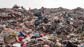 Khủng hoảng rác thải đe dọa các mục tiêu khí hậu của Indonesia