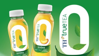 Trà không đường TH true TEA có hai hương vị: Trà Xanh Tự Nhiên Không Đường và Trà Hương Đào Tự Nhiên Không Đường