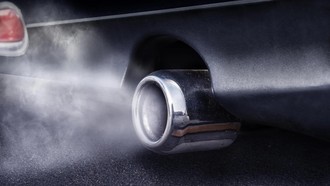Mẹo sử dụng nước đơn giản giúp giảm ô nhiễm khí thải diesel