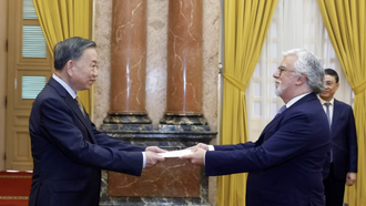 Tổng Bí thư, Chủ tịch nước Tô Lâm nhận Quốc thư từ Đại sứ Bồ Đào Nha Joaquim Alberto De Sousa Moreira De Lemos