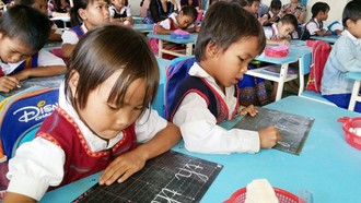 Trang bị kỹ năng giao tiếp, vốn tiếng Việt cho trẻ em dân tộc thiểu số trước khi vào lớp 1