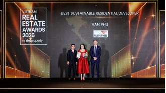 Đại diện Văn Phú nhận giải thưởng “Nhà phát triển BĐS nhà ở phát triển bền vững tốt nhất Việt Nam 2026”