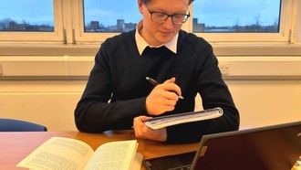  Nhà nghiên cứu người Anh, ông Kyril Whittaker.