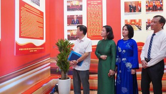 Trưng bày 130 bức ảnh tư liệu về hành trình dựng xây đất nước