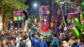 Đưa biểu tượng văn hóa Thăng Long vào 14 khối rước đèn Trung thu bên Hồ Gươm
