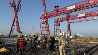 Đường sắt tốc độ cao Hà Nội – Quảng Ninh và Bến Thành – Cần Giờ đồng loạt thi công những phiến dầm đầu tiên
