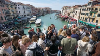 Thủ đô Italy nỗ lực giải quyết vấn đề du lịch quá tải