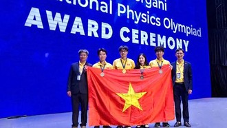 4/4 học sinh Việt Nam đoạt huy chương Olympic Vật lí Quốc tế Al-Fergani