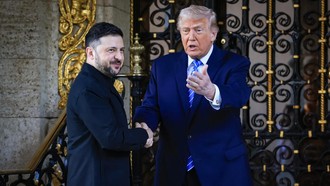 Tổng thống Mỹ Donald Trump và Tổng thống Ukraine Volodymyr Zelensky trong cuộc gặp ngày 29/12.