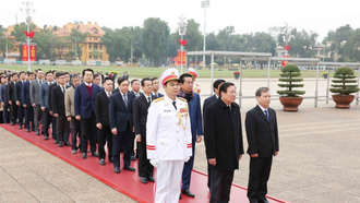 Đoàn cán bộ ngành nội chính Đảng vào Lăng viếng Chủ tịch Hồ Chí Minh. 