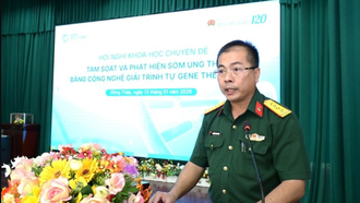 Đại tá, bác sỹ chuyên khoa II Nguyễn Trung Kiên, Giám đốc Bệnh viện Quân y 120, Cục Hậu cần - Kỹ thuật Quân khu 9 chủ trì hội nghị. 