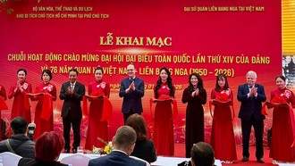 Đại biểu cắt băng khai mạc Chuỗi hoạt động chào mừng Đại hội lần thứ XIV của Đảng