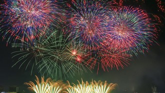 Sun Group là đơn vị tài trợ cho trận địa pháo hoa quy mô gần 10.000 quả tại sân vận động quốc gia Mỹ Đình. (Ảnh minh họa: Ánh Dương)