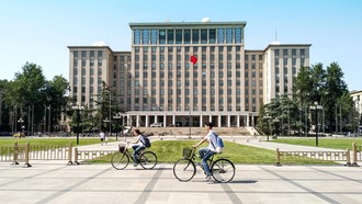 Khuôn viên Đại học Thanh Hoa, Trung Quốc.