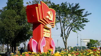 Rực rỡ cờ, hoa chào mừng Đại hội XIV của Đảng