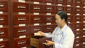 Trong lĩnh vực y học cổ truyền, có khoảng trên 150 loại bệnh, chứng được khám, điều trị tại các cơ sở y học cổ truyền hiện nay. Ảnh: VGP/HM.