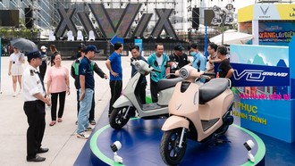 Xe máy điện và ô tô điện VinFast song hành dẫn đầu thị trường ô tô, xe máy Việt Nam năm 2025 đã phản ánh rõ nét xu hướng chuyển đổi xanh từ xe xăng sang xe điện 