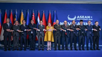 Bộ trưởng Ngoại giao Lê Hoài Trung chụp ảnh chung với Bộ trưởng Ngoại giao các nước ASEAN trước Hội nghị AMM Retreat tại Cebu, Philippines. Ảnh: Việt Dũng/TTXVN.