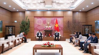 Tổng Thư ký Quốc hội, Chủ nhiệm Văn phòng Quốc hội Lê Quang Mạnh làm việc với Tổng Thư ký Hạ viện Jordan