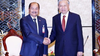 Tổng Bí thư Tô Lâm tiếp đồng chí Kikeo Khaykhamphithoune. Ảnh: Thống Nhất/TTXVN