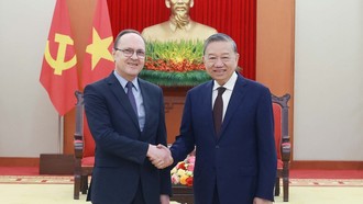 Tổng Bí thư Tô Lâm tiếp Đại sứ Liên bang Nga tại Việt Nam Gennady Bezdetko. Ảnh: Thống Nhất/TTXVN