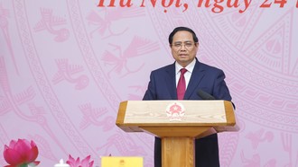 Thủ tướng Chính phủ bày tỏ tri ân sâu sắc tới các thế hệ thầy thuốc, các chuyên gia, nhà khoa học, nhà quản trị và các cán bộ, nhân viên ngành y tế vì những đóng góp to lớn, bền bỉ và thầm lặng cho sự nghiệp chăm sóc, bảo vệ và nâng cao sức khỏe nhân dân. Ảnh: VGP/Nhật Bắc